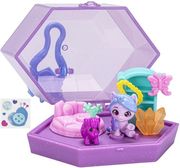 HASBRO HASBRO MY LITTLE PONY: MINI WORLD MAGIC - IZZY MOONBOW CRYSTAL KEYCHAIN